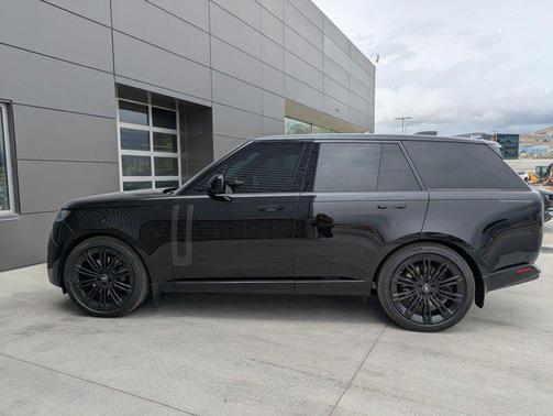 2025 Land Rover Range Rover P530 SE