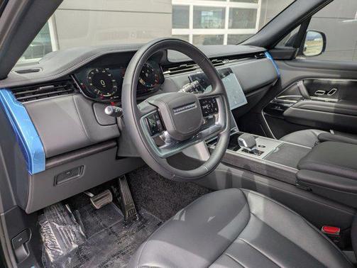 2025 Land Rover Range Rover P530 SE