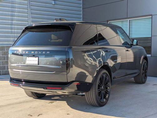 2025 Land Rover Range Rover P400 SE 7 Seat