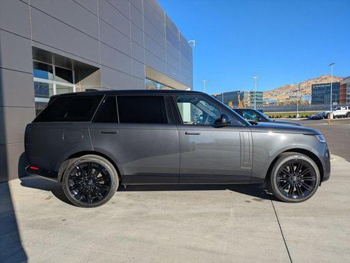 2025 Land Rover Range Rover P400 SE 7 Seat