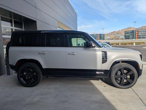 2026 Land Rover Defender X-Dynamic SE