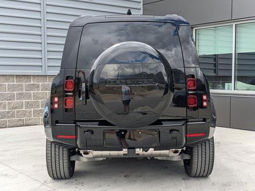 2025 Land Rover Defender 110 P400 X-Dynamic SE
