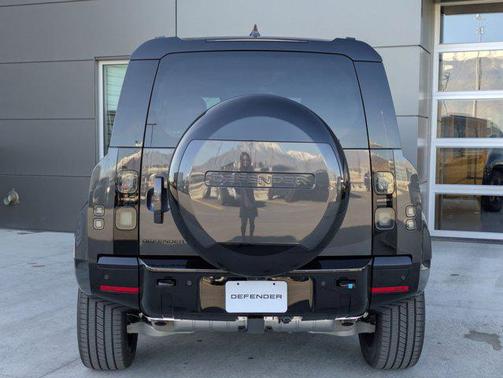 2026 Land Rover Defender P400 X-Dynamic SE