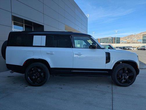 2026 Land Rover Defender V8