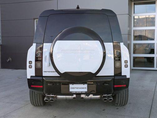 2026 Land Rover Defender V8