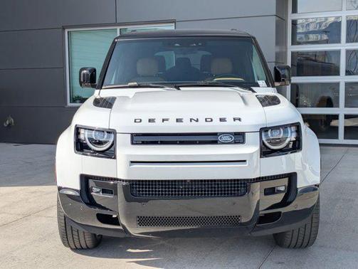 2026 Land Rover Defender V8