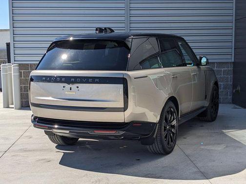 2025 Land Rover Range Rover P550e SE