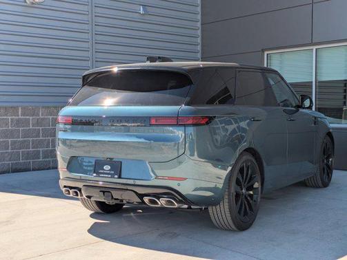 2025 Land Rover Range Rover Sport SE