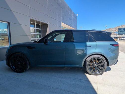 2025 Land Rover Range Rover Sport SE