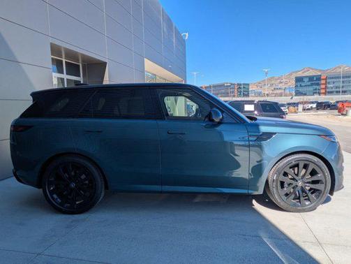 2025 Land Rover Range Rover Sport SE