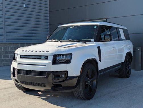 2024 Land Rover Defender 130 P400 X-Dynamic SE