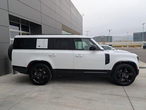 2024 Land Rover Defender 130 P400 X-Dynamic SE