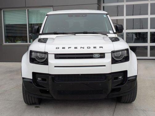 2024 Land Rover Defender 130 P400 X-Dynamic SE