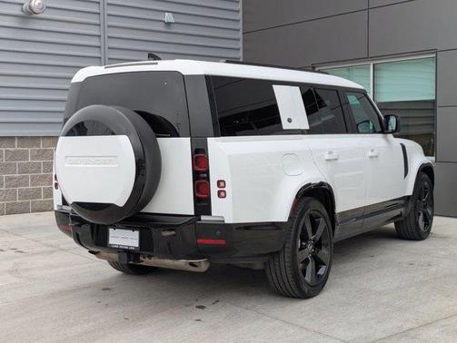 2024 Land Rover Defender 130 P400 X-Dynamic SE