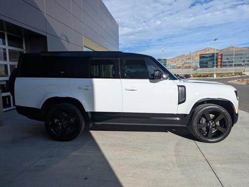 2023 Land Rover Defender 130 X-Dynamic SE