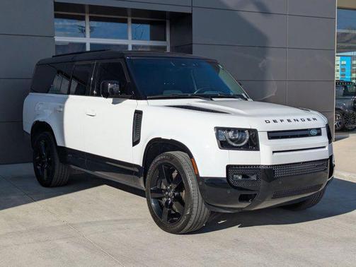 2023 Land Rover Defender 130 X-Dynamic SE