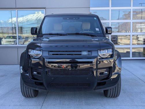 2025 Land Rover Defender 110 P400 X-Dynamic SE