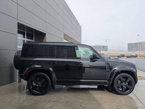 2025 Land Rover Defender 110 P400 X-Dynamic SE