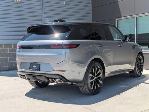 2025 Land Rover Range Rover Sport SE