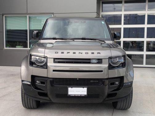 2023 Land Rover Defender 130 X-Dynamic SE