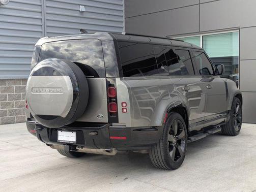 2023 Land Rover Defender 130 X-Dynamic SE