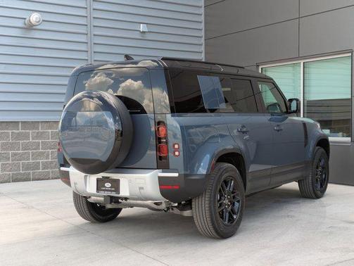 2025 Land Rover Defender 110 P400 S