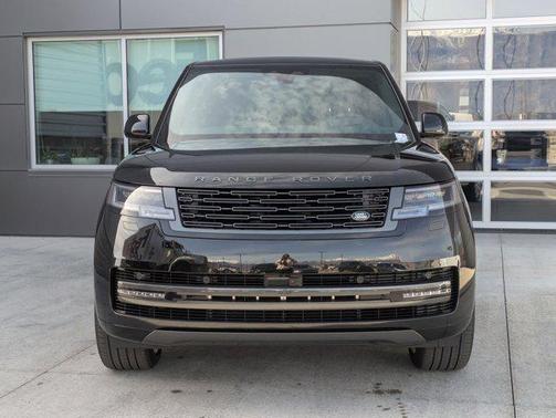 2026 Land Rover Range Rover P530 SE