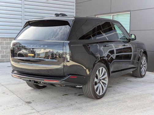 2026 Land Rover Range Rover P530 SE