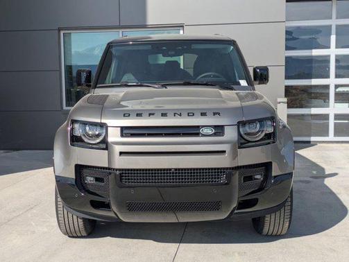2025 Land Rover Defender 110 P400 X-Dynamic SE