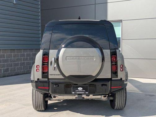 2025 Land Rover Defender 110 P400 X-Dynamic SE