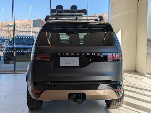 2026 Land Rover Discovery Tempest Edition