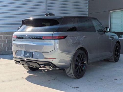 2025 Land Rover Range Rover Sport SE