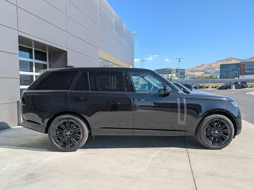 2025 Land Rover Range Rover P530 SE 7 Seat