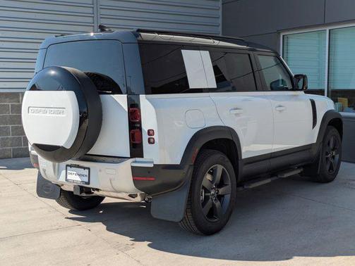2025 Land Rover Defender 110 P400 S