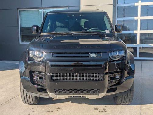 2025 Land Rover Defender V8