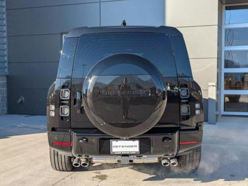 2025 Land Rover Defender V8