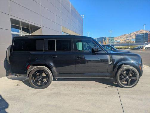 2025 Land Rover Defender V8