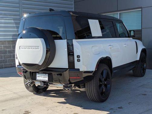 2026 Land Rover Defender 110 V8