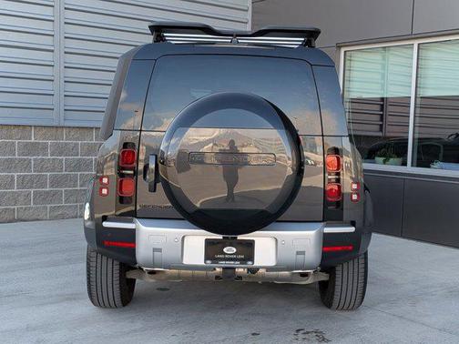 2025 Land Rover Defender 110 P300