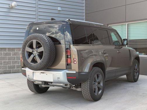 2025 Land Rover Defender 110 P300