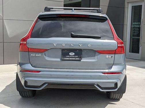 2023 Volvo XC60 B6 Ultimate Dark Theme