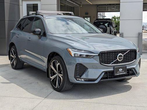 2023 Volvo XC60 B6 Ultimate Dark Theme