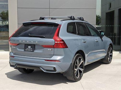 2023 Volvo XC60 B6 Ultimate Dark Theme