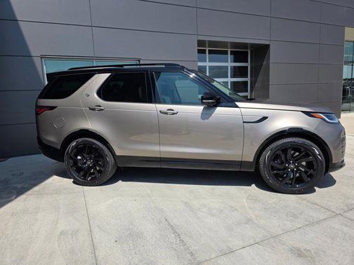 2025 Land Rover Discovery P360 Dynamic SE