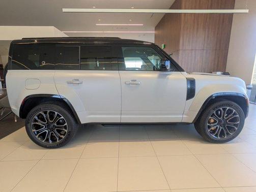 2026 Land Rover Defender P635 OCTA