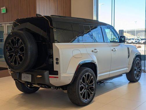 2026 Land Rover Defender P635 OCTA