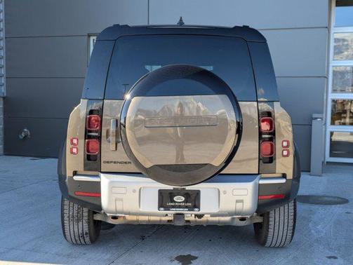 2025 Land Rover Defender 110 P300