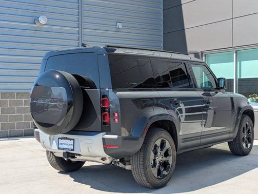 2025 Land Rover Defender 110 P300