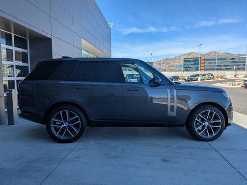 2025 Land Rover Range Rover P530 SE