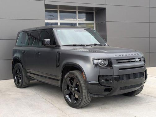 2025 Land Rover Defender 110 V8